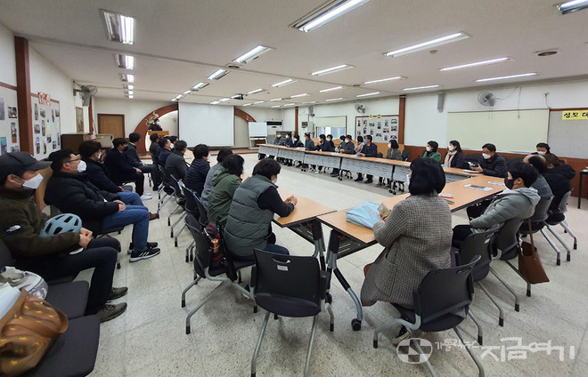 이날 경청모임에는 의정부교구 16개 본당의 민족화해 분과장, 위원 등 40여 명이 참석했다. ⓒ김수나 기자<br>