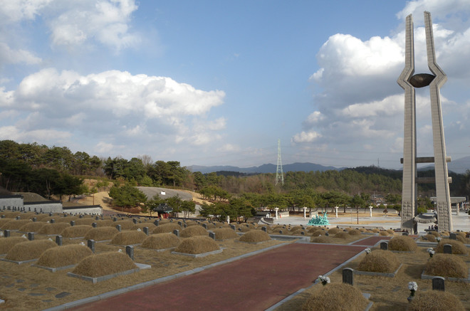 광주 국립5.18민주묘지. (사진 출처 = ko.wikipedia.org)