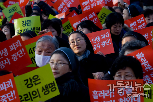 500여 명의 평신도, 수도자, 시민들이 이날 미사에 참여했다. (사진/ 김용길 기자)