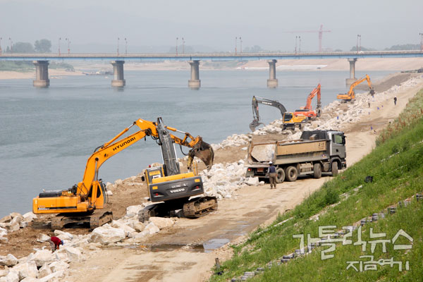 행진 중에도 공사 현장을 발견할 수 있었다.(사진/ 고동주 기자)
