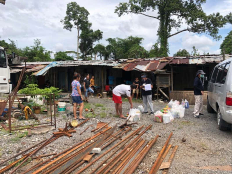 이주민들에게 제공되는 음식과 생필품 꾸러미.  ⓒ알빈
