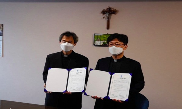 12월 23일 미리내 성당과 미리내 성지가 기후위기 극복과 창조질서 보전을 위해 수원교구 생태환경위, 농민사목위와 업무 협약을 맺었다. (사진 제공 = 천주교 수원교구 생태환경위원회)