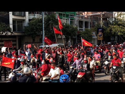 2월 7일 만달레이에서 수천 명이 시위에 나섰다. (사진 출처 = UCANEWS)