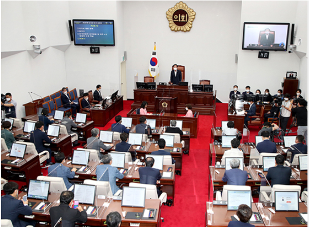 최근 제주도의회 특정 정당 의원들이 제2공항 찬성을 대외적으로 촉구함에 따라 제주 지역 정치권의 공방이 치열한 상태다. (사진 출처 = 제주특별자치도의회 홈페이지)