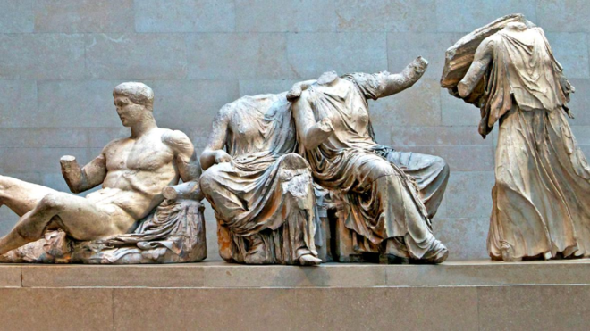 대영박물관의 파르테논 신전 조각품. (이미지 출처 = 파이낸셜 타임즈) 아무리 온건하다고 해도 조각이나 그림의 경우 얄짤 없었습니다.초기 그리스도교의 경우 우상숭배에 대한 혐오가 워낙 뿌리 깊은 것이기에 아무리 아름다운 조각과 그림이라도 그리스도적이지 않은 경우 파괴의 대상이 되었습니다.위의 사진은 파르테논 신전에 있던 조각으로 한 익명의 그리스도교인은 이교도의 신상을 파괴하는 것이 “오후를 보내는 데 더할 나위없이 즐거운 방식”이라고 말할 정도였습니다.이러한 경향이 나중에 비잔티움 제국의 성상논쟁이라는 비극으로 이어집니다.