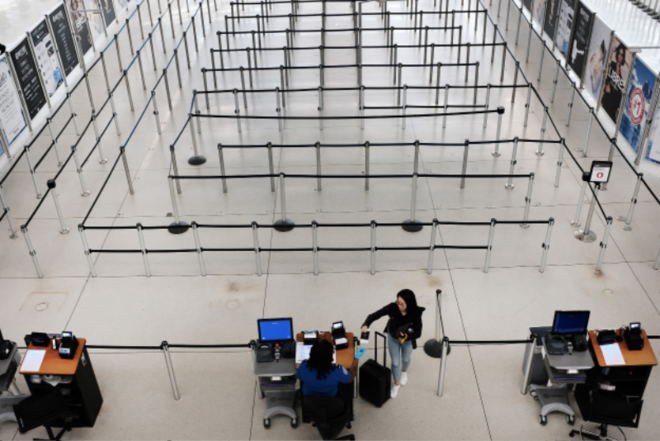 코로나 시대의 ‘망루와 방벽’은 비어 있는 공항과 항만으로 상징됩니다. JFK 국제공항. (이미지 출처 = Ksat News)