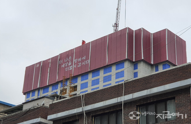 “우리의 경제 사회 체제가 단 한 명의 희생자도 만들지 않고 한 사람도 저버리지 않을 때에만, 우리는 보편적 형제애의 축제를 경축할 수 있습니다.” 2021년 주교회의 노동절 담화문 중. ⓒ김수나 기자