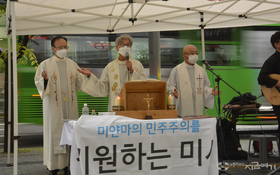 5월 17일 천주교정의구현전국사제단이 5.18민주화운동 41주년 기념미사를 미얀마의 민주주의를 위해 봉헌했다. ⓒ배선영 기자<br>