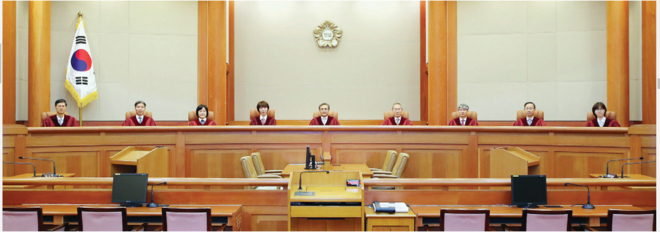 헌법재판소 재판관들. (사진 출처 = 헌법재판소 안내책자)