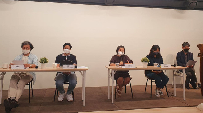 (왼쪽부터) 박상훈 신부, 김동규 연구원, 김혜령 교수, 김지혜 교수. (사진 제공 = 차별과 혐오 없는 평등세상을 바라는 그리스도인(준))<br>