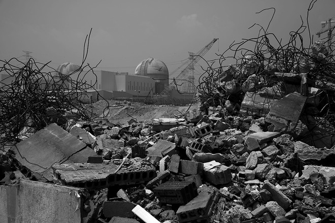 신고리 핵발전소 3, 4호기의 모습. 그 옆으로 신고리 핵발전소 5, 6호기가 건설되고 있다. 신고리 핵발전소 3호기는 밀양 송전탑 건설 반대 투쟁 과정에서 온갖 짝퉁 부품들로 문제가 되었다. 신고리 핵발전소 4호기는 최근 화재로 큰 물의를 일으켰지만, 정치권에서는 핵발전소의 안전성에 대한 문제를 제기하는 이들이 없는 것이 현실이다. ©️장영식&nbsp;<br>