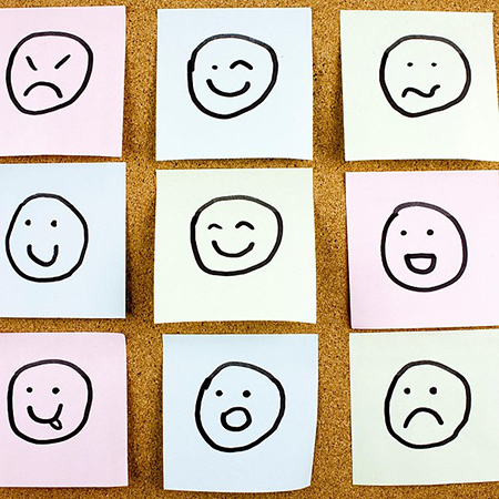 감정 표현 연습하기. (이미지 출처 = commons.wikimedia.org)<br>