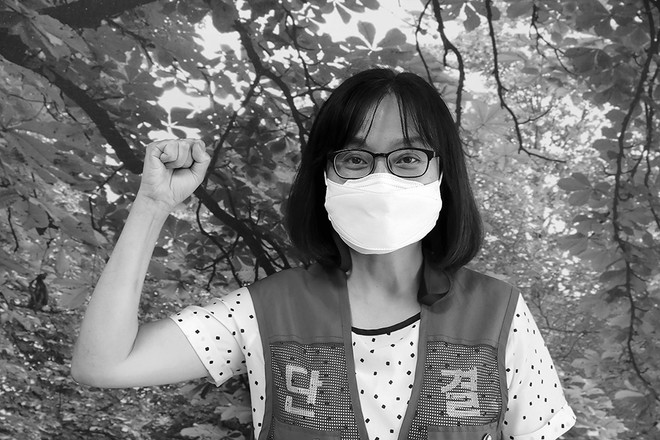 노동조합 지회장이라는 그 이유 하나 때문에 온갖 구실로 고통받았고, 해고까지 당해야 했던 장명희 지회장의 원직 복직이 결정됐습니다. 험난했던 복직 과정에서 함께했던 모든 이에게 뜨거운 동지애와 함께 감사의 인사를 전합니다. ©️장영식