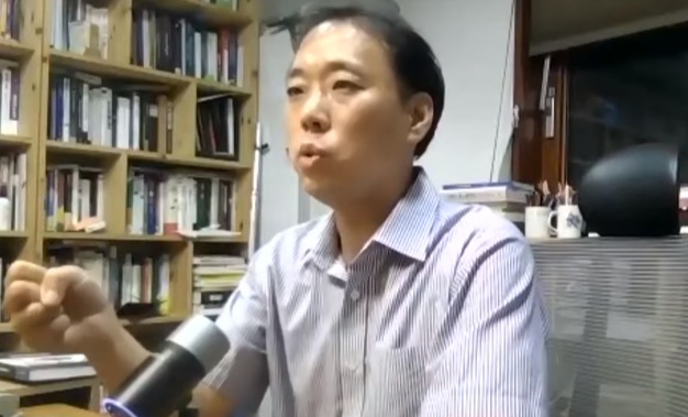 홍성수 교수.(숙명여대) (이미지 출처 = 평등세상이 유튜브에 올린 동영상 갈무리)