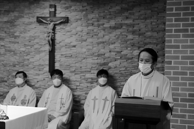 천주교 부산교구 성소국장 김인한 신부가 추모 미사 강론에서 "한 건설 노동자의 죽음 앞에 세상이 답한 것은 돈의 논리와 무관심이었다. 한 가족이 사랑하는 사람을 잃고 아파하는 때에도 똑같은 답을 하였다. 그리고 한 노동자의 죽음에 '모른다'고 답하고 있다. 책임을 지려는 이는 아무도 없다. 한 사람의 생명앞에는 아무도 대답을 하지 않고 있습니다"라며 세상의 무관심을 질타하였다.&nbsp;©장영식