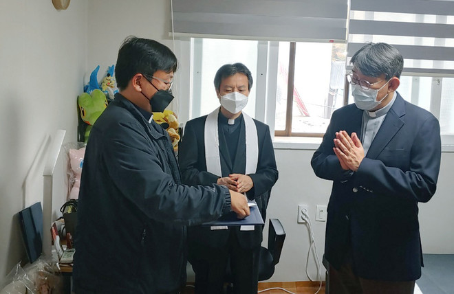 서울대교구 빈민사목위원회의 사회주택 '함께 꾸는 꿈(CUM)’ 염창점 축복식. (사진 제공 = 서울대교구 빈민사목위원회)&nbsp;<br>