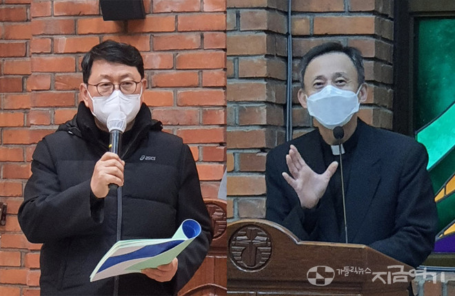 (왼쪽) 김민수 신부(한국가톨릭문화연구원장),&nbsp;유경촌 주교(서울대교구 사회사목 담당 교구장대리) ⓒ김수나 기자