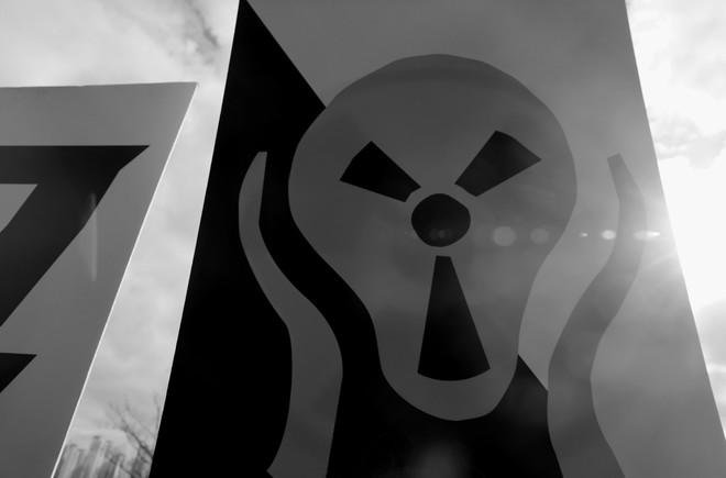 탈핵부산시민연대는 "다수의 뜻으로 소수의 사람들에게 위험을 강제하고, 희생을 강제하는 결정을 할 수 없다"라고 한다. 이는 다수결의 폭력이기 때문이며, 중우정치의 결과이기 때문이다. 핵발전에 의해 고통받고 있는 이들을 기억해야 한다.&nbsp;이들의 희생조차 인정하지 않으려고 한다면,&nbsp;핵발전소와 핵폐기장을 청와대나 한강에 건설할 것을 공약해야 한다. 그렇지 아니한가.&nbsp;©장영식<br>