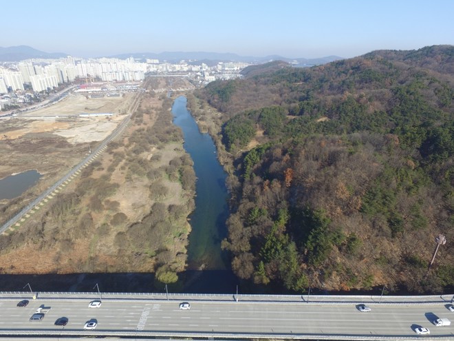 습지보호지역 지정을 촉구하는 갑천 구간. (사진 제공 = 대전교구 생태환경위원회)<br>