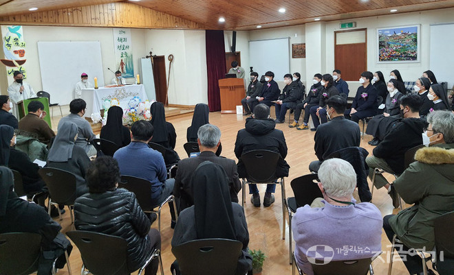 파견을 앞둔 선교사 19명 등 모두 40여 명이 이날 파견미사를 봉헌했다. ⓒ김수나 기자