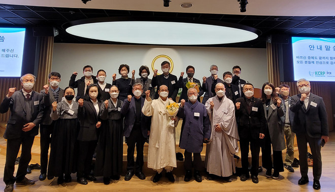 한국종교인평화회의가 11일 손진우 유교 성균관장을 제14대 대표회장에 추대했다. (사진 제공 = 한국종교인평화회의)<br>