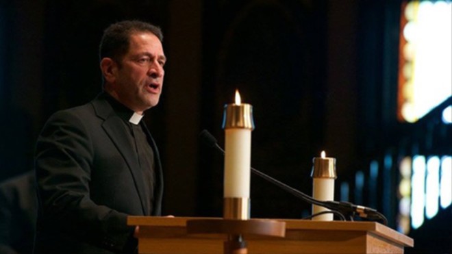 조지타운 대학 미사에서 1838년 노예매매에 대해서 사과하는 케시키 신부. (사진 출처 = 조지타운 대학교)<br>