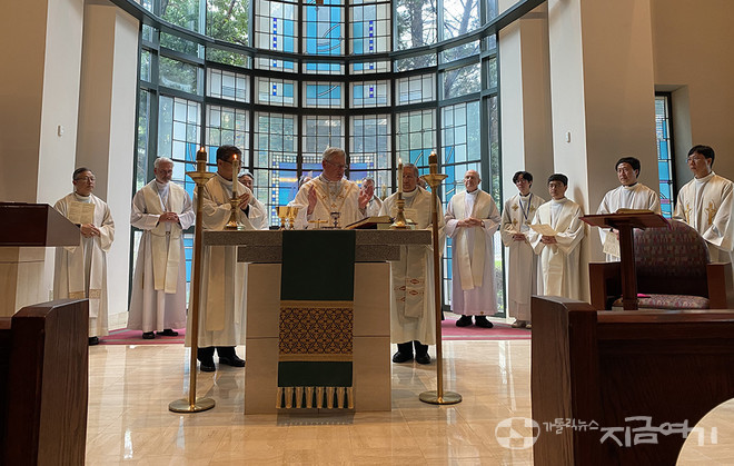 미국 주교회의에서 한미 주교, 사제단 공동집전으로 봉헌된 미사. ⓒ정현진 기자<br>