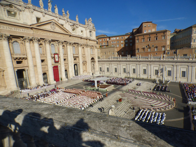 10월 4일, 성 베드로 광장에서 프란치스코 교종은 공동합의성에 관한 주교시노드 개회미사를 집전했다. (사진 출처 = NCR)
