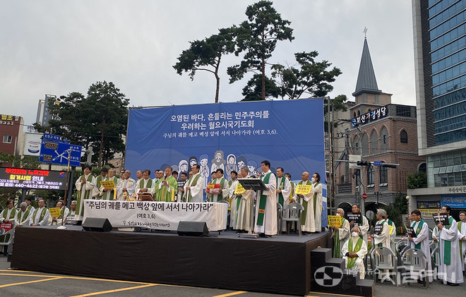 10월 9일 부산 초량동 정발 장군상 앞에서 천주교정의구현전국사제단 18번째 시국기도회가 열렸다. ⓒ정현진 기자