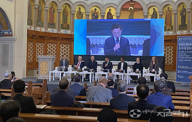2023가톨릭한반도평화포럼의 첫 콘퍼런스는 '동북아시아 평화와 교회'를 주제로 한 라운드 테이블로 마무리됐다. ⓒ정현진 기자<br>