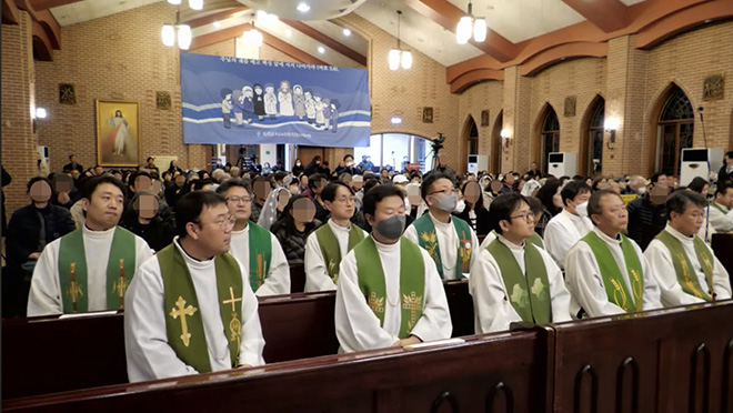 11월 13일 의정부교구 주교좌 의정부 성당에서 천주교정의구현전국사제단이 시국 기도회를 열었다. (사진 출처 = 정의구현전국사제단이 유튜브 채널에 올린 동영상 갈무리)