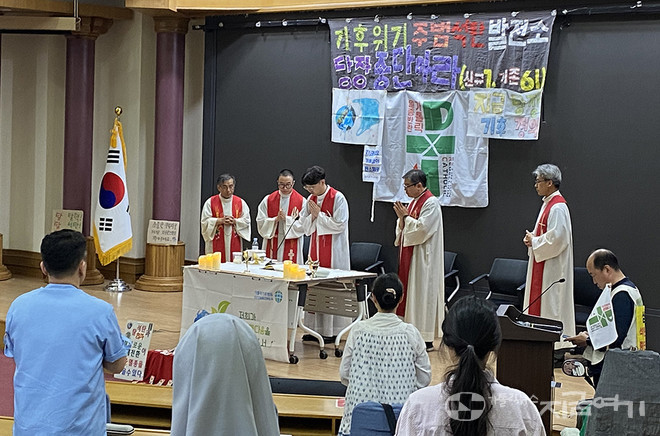 19일 찬미받으소서 주간 개막 미사를 여의도 국회에서 봉헌했다. ⓒ정현진 기자