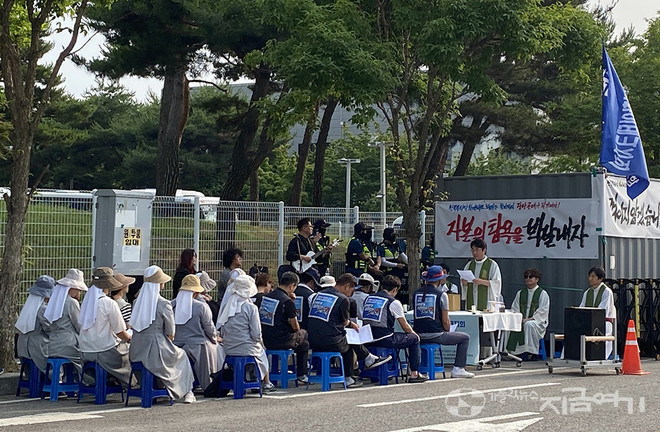 6월 10일 평택 공장 앞 연대 미사. ⓒ정현진 기자<br>