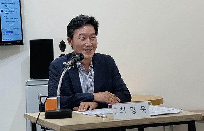 '요르단 강 서쪽, 젖과 꿀이 흐르는 가나안은 없다' 주제 강연에서 토론을 맡은 최형묵 소장. (사진 제공 = 제3시대그리스도교연구소)<br>