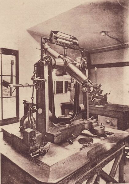 초기 서가회 관측소에 있었던 경도 측정 망원경(Lunette calcul longitude latitude). (이미지 출처 = “서가회 천문대(l’Observatoire de Zi-Ka-Wei) 50주년 자료집”, 1928)<br>