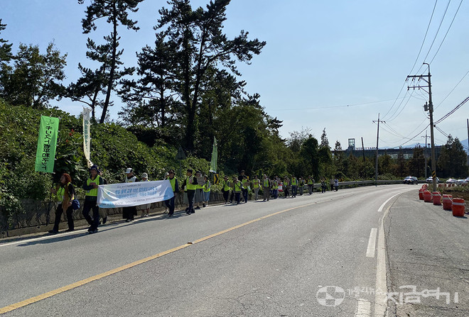 고리, 신고리 핵발전소를 향해 행진하는 순례자들. ⓒ정현진 기자