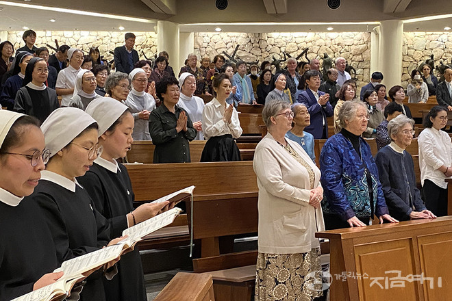 이날 100주년 기념 미사에는 100여 명이 모여 함께 축하했다.&nbsp;ⓒ정현진 기자