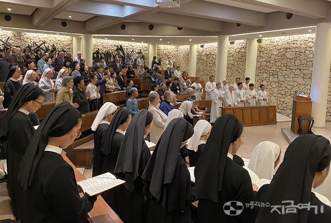 기념 미사와 축하식 자리를 가득 채운 인연들. ⓒ정현진 기자<br>