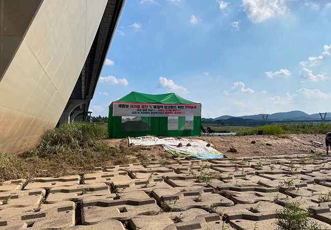 금강을 살리고자 세종보 재가동 중단 및 물정책 정상화를 위한 천막농성. ©오현화