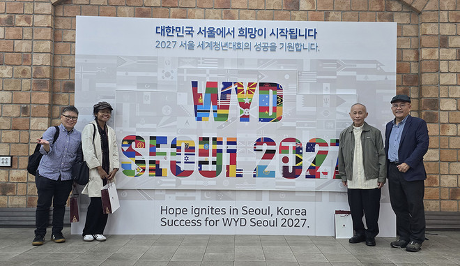 2027 서울 세계청년대회 조직위원회에서. 오른쪽에서 두 번째는 팍스크리스티 필리핀 공동대표 안토니오 레데스마 대주교. (사진 제공 = 팍스크리스티)
