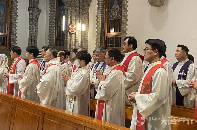 이날 대구대교구 시국 미사에는 사제 40여 명이 함께했다. ⓒ정현진 기자&nbsp;<br>