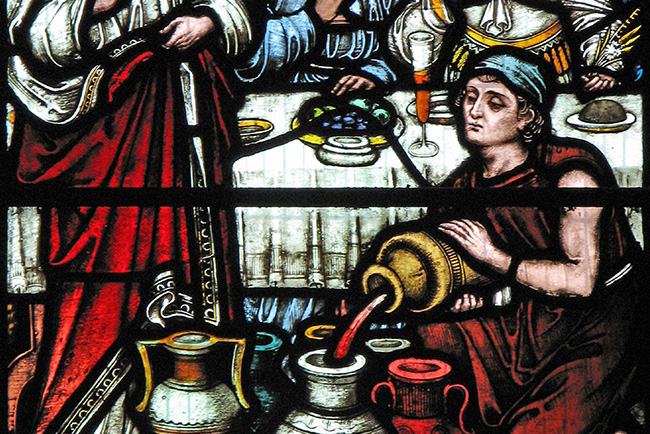 카나 혼인 잔치에서 예수가 시키는 대로 물독에 물을 채우고 있는 일꾼. (이미지 출처 = Flickr)