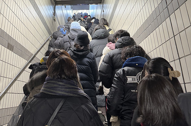 12월 22일. 남태령역 출구 나가는 길. ©이보나<br>