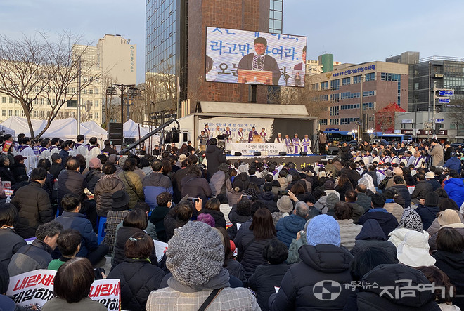 이날 미사에는 사제 200여 명을 비롯한 수도자, 신자, 시민 2000여 명이 참석했다. ⓒ정현진 기자<br>