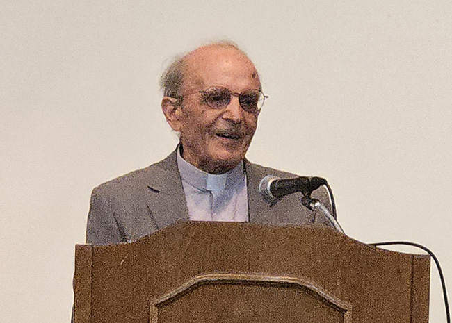 2024년 4월 청강문화산업대학교 학생들과 함께한 대화 자리에서 두봉 주교 모습. (사진 제공 = 엄기호)<br>