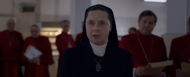 조용히 모든 것을 지켜보던 아그네스 수녀는 결정적 증언을 한다. (아그네스 수녀 역인 이사벨라 로셀리니는 잉그리드 버그만의 딸이다.)&nbsp;(장면 출처 = '콘클라베' 갈무리)