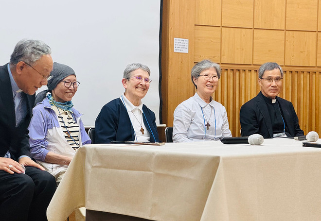 26일, 한국 프라도 사제회 50주년을 맞아 열린 연수에서 1세대 회원들의 이야기를 들었다. (사진 제공 = 김항수 신부)