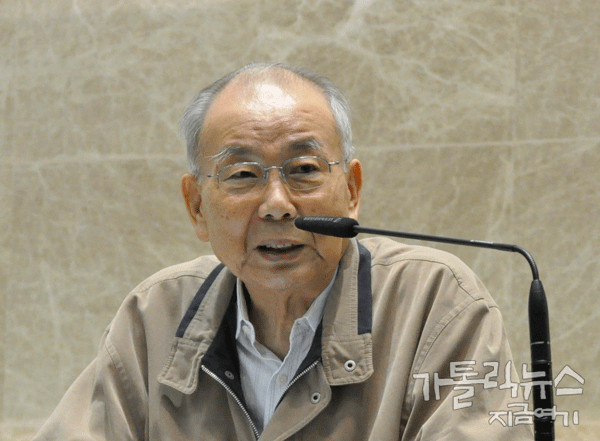 2011년 6월 25일, 서공석 신부가 서울 예수회센터에서 '우리시대의 신앙 다시 읽기' 특강을 하고 있는 모습. ©정현진 기자