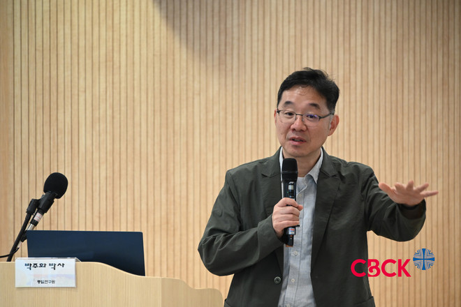 박주화 박사는 "평화 이해와 교육을 위해서는 폭력의 구체적 형태와 사회적 역사적 문화적 맥락을 아는 것이 필요하다"고 강조했다. (사진 제공 = 주교회의 미디어부)<br>