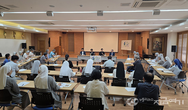 세미나 발표를 경청하는 청중.&nbsp;©경동현 기자<br>